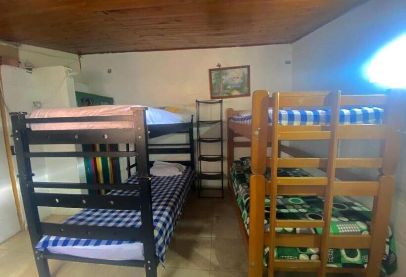 پانسیون Tahamies Hostal   Artesanos Y Turistas