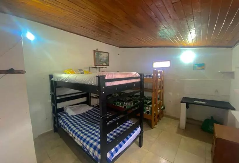 ペンション Tahamies Hostal   Artesanos Y Turistas