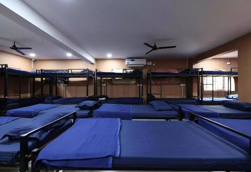Pensió Wee Care Hostel And Dormitory