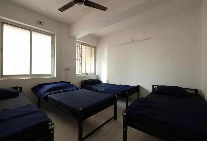 Pensió Wee Care Hostel And Dormitory
