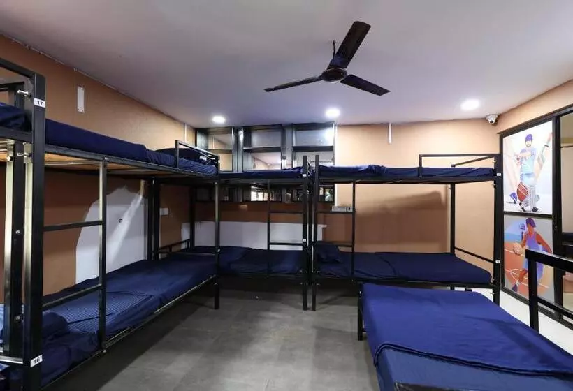 Pensió Wee Care Hostel And Dormitory