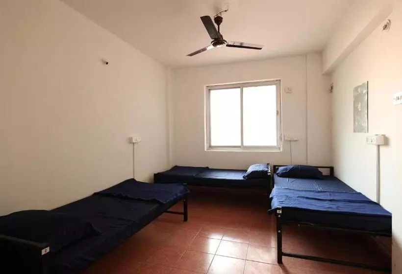Pensió Wee Care Hostel And Dormitory