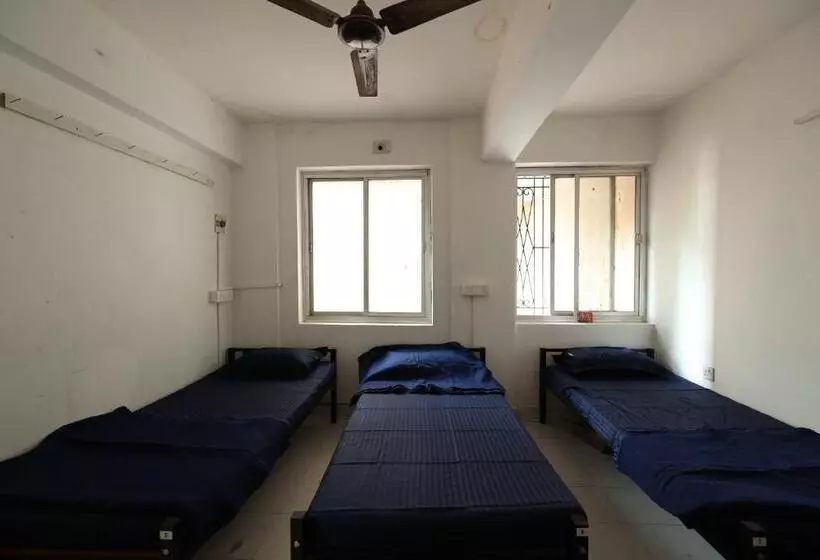 Pensió Wee Care Hostel And Dormitory