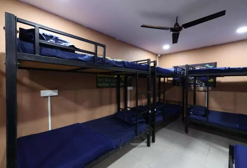 Pensió Wee Care Hostel And Dormitory