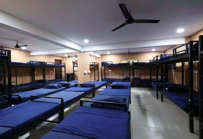 Pensió Wee Care Hostel And Dormitory