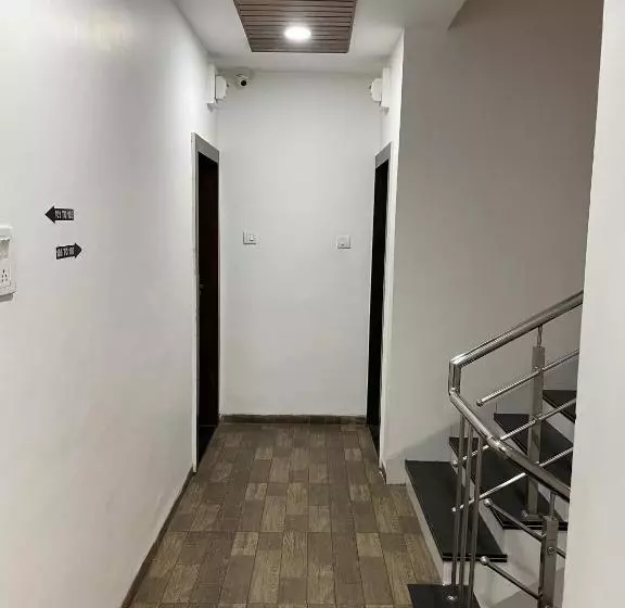 ホテル C3 Regency