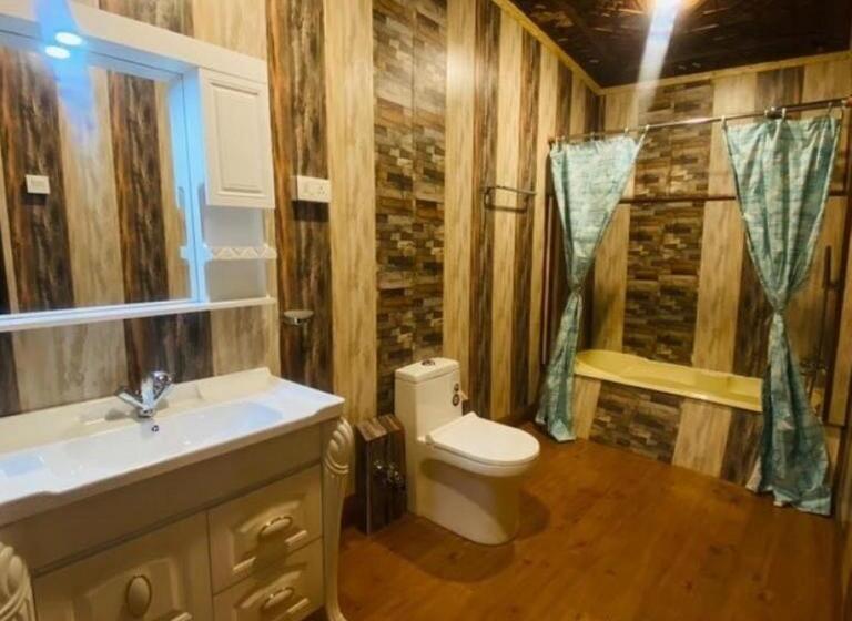 Hotel Floating Luxury Group Of Houseboats