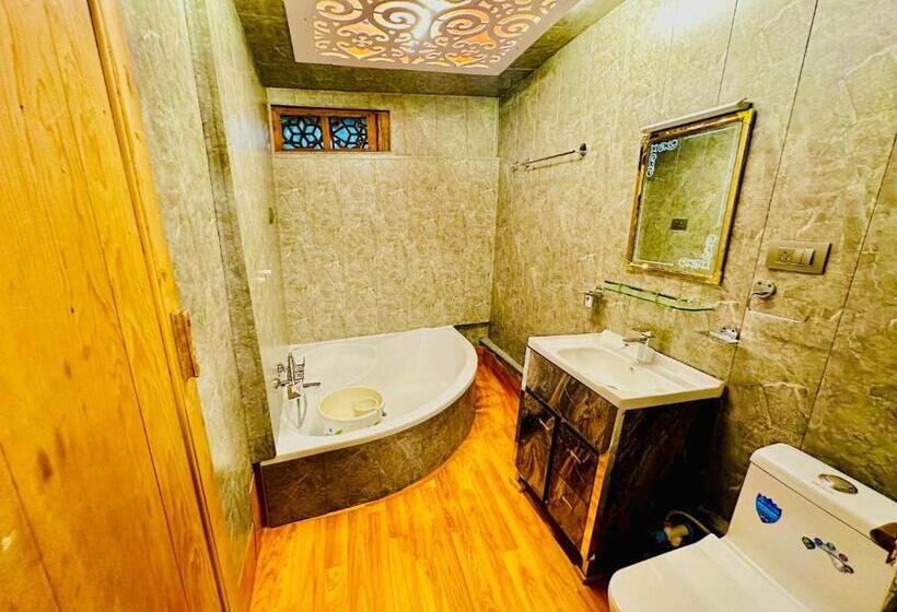 בית מלון כפרי Floating Luxury Group Of Houseboats