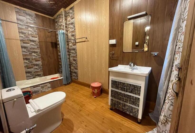 Hotel Floating Luxury Group Of Houseboats