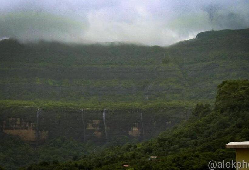 Hotel Jambrung Studio Apartments With Common Pool