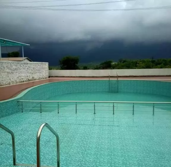 ホテル Jambrung Studio Apartments With Common Pool