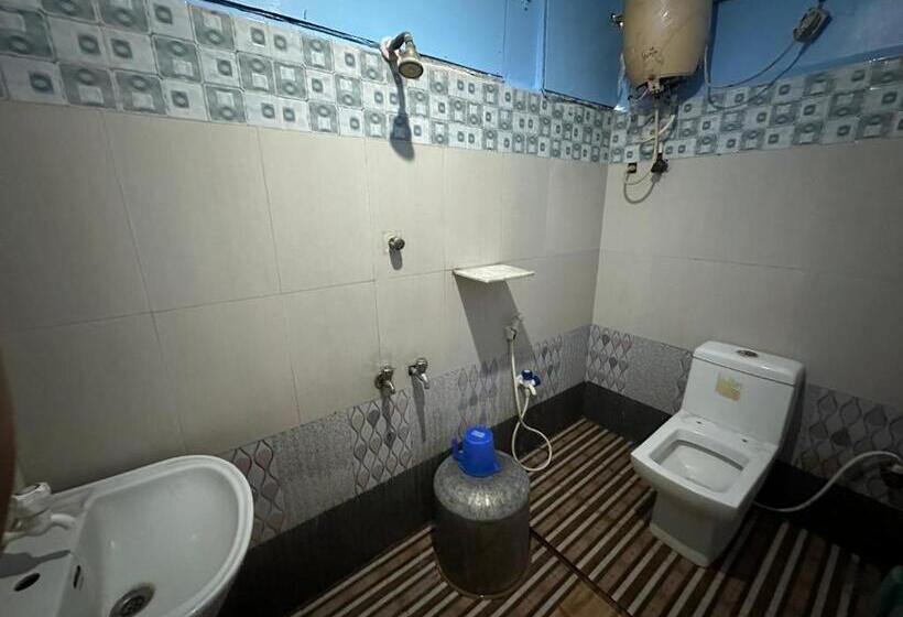 בית מלון כפרי New Ananda Lodge