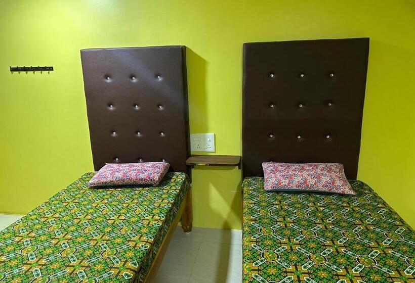 בית מלון כפרי New Ananda Lodge