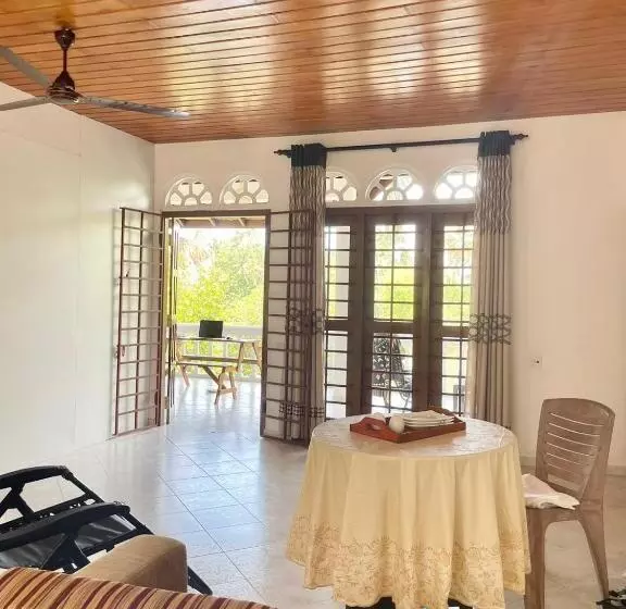 Hotelli Shanon Lake Villa Surf Lodge