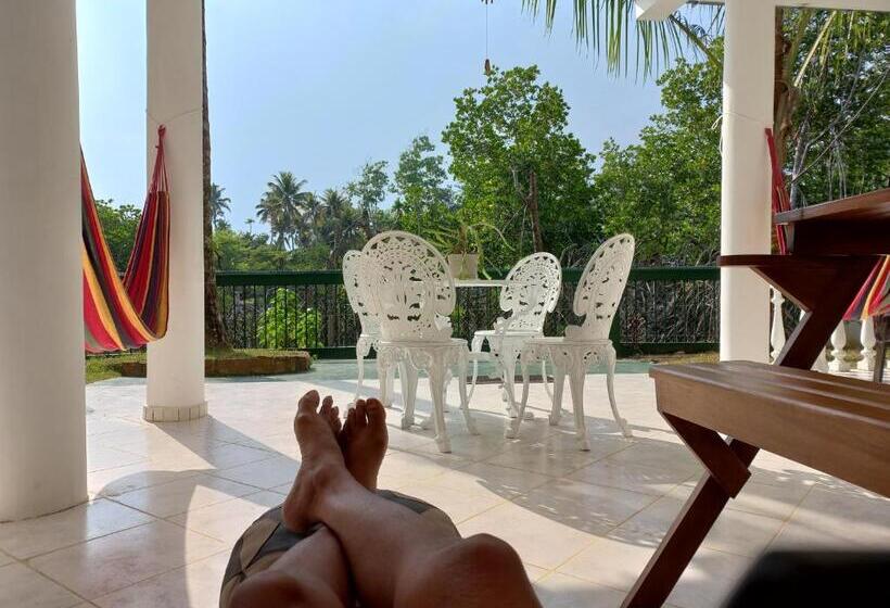 ホテル Shanon Lake Villa Surf Lodge