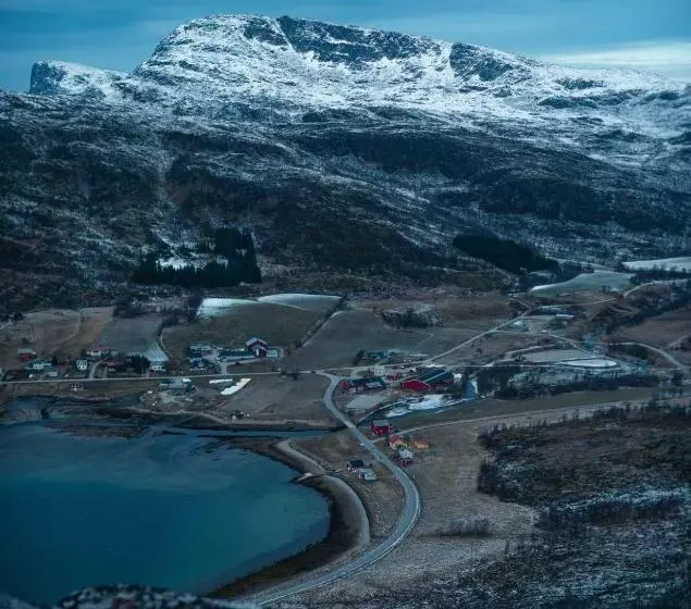 هتل Storjord Farmstay Ranchhouse
