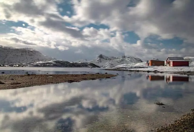 هتل Storjord Farmstay Ranchhouse