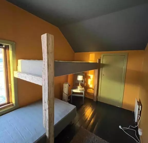 هتل Storjord Farmstay Ranchhouse