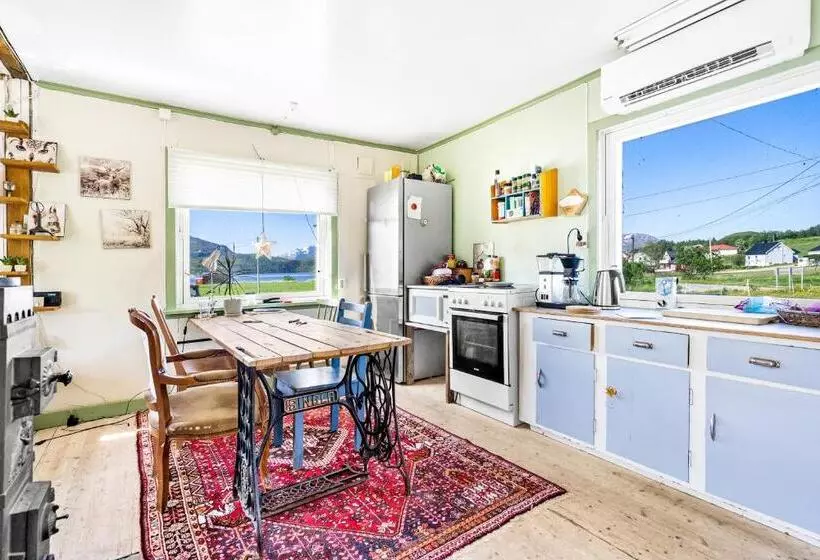 هتل Storjord Farmstay Ranchhouse
