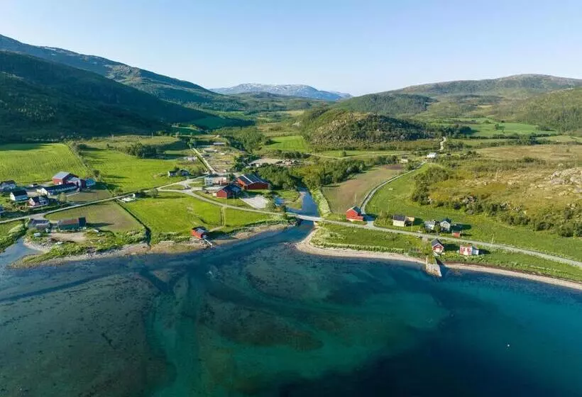 هتل Storjord Farmstay Ranchhouse