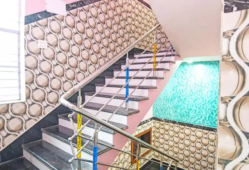 Oyo Hotel Flowra