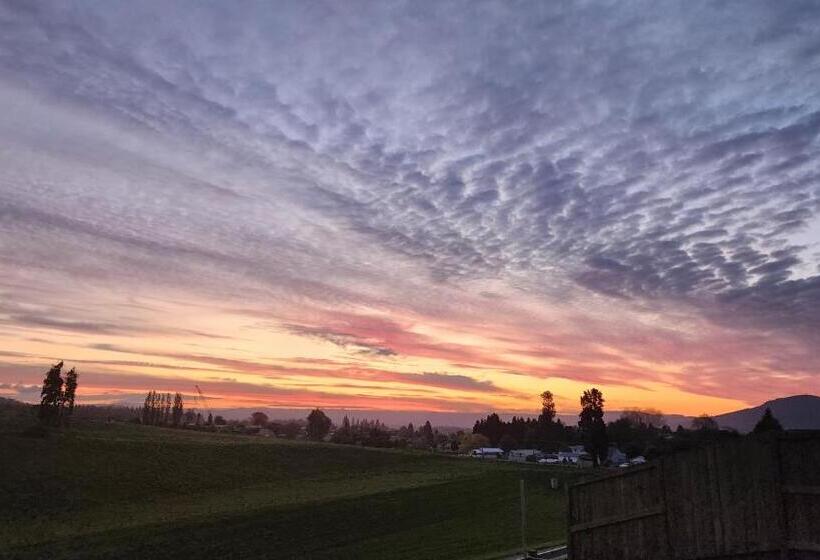 Pansiyon A Stunning Retreat In Rotorua!