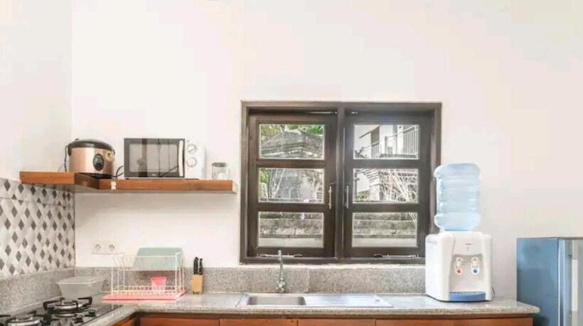 펜션 Cozy Room With Pool Walking Distance To Beach