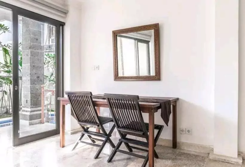 ペンション Cozy Room With Pool Walking Distance To Beach