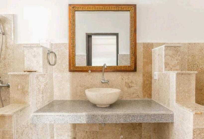 펜션 Cozy Room With Pool Walking Distance To Beach