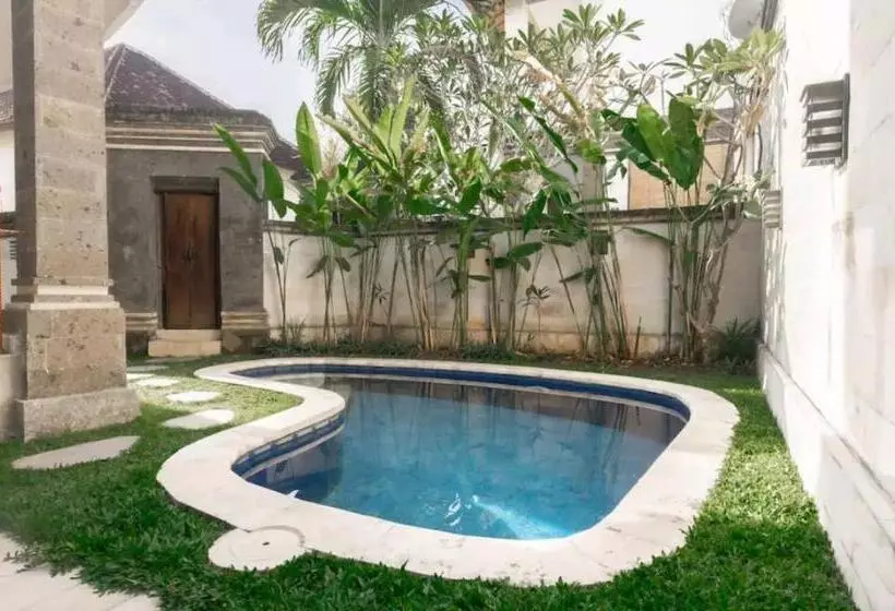 ペンション Cozy Room With Pool Walking Distance To Beach