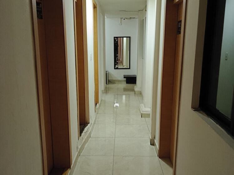 Пансион Hostal Urban Inn La Mariscal