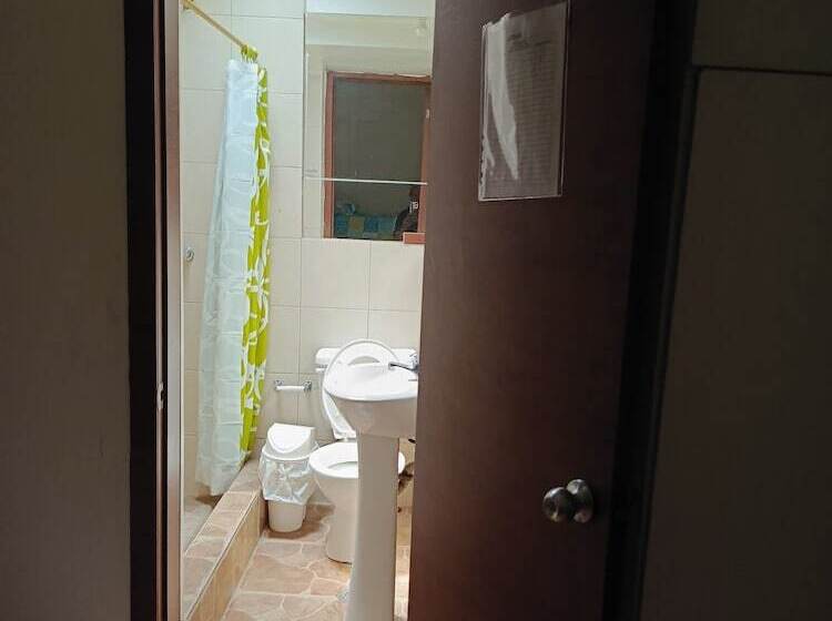 Пансион Hostal Urban Inn La Mariscal