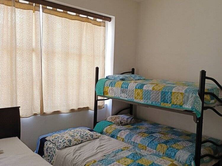 Пансион Hostal Urban Inn La Mariscal