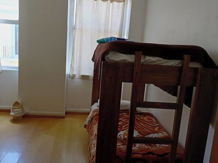 Пансион Hostal Urban Inn La Mariscal