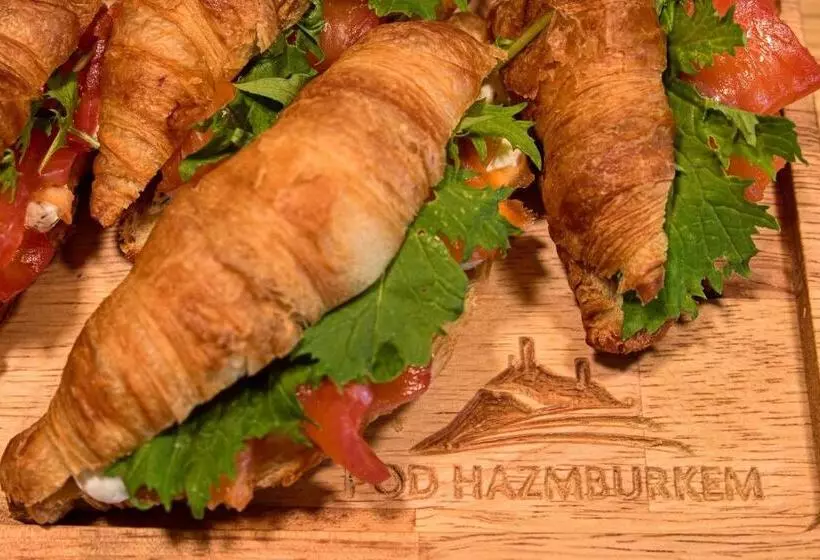 Majatalo Penzion Pod Hazmburkem