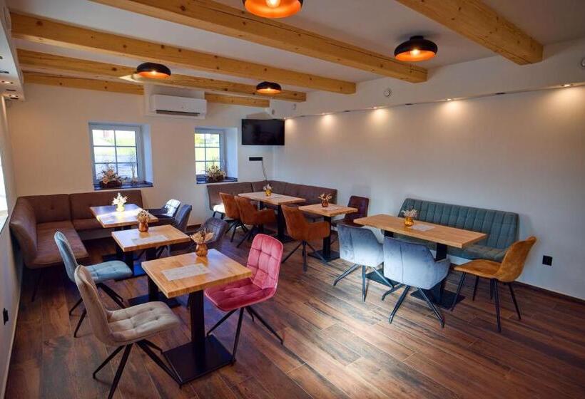 Panzió Penzion Pod Hazmburkem