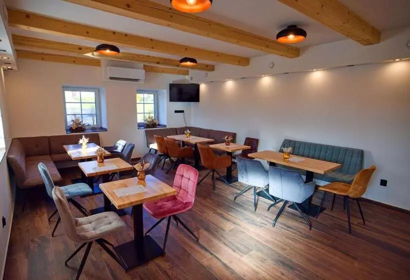 Majatalo Penzion Pod Hazmburkem