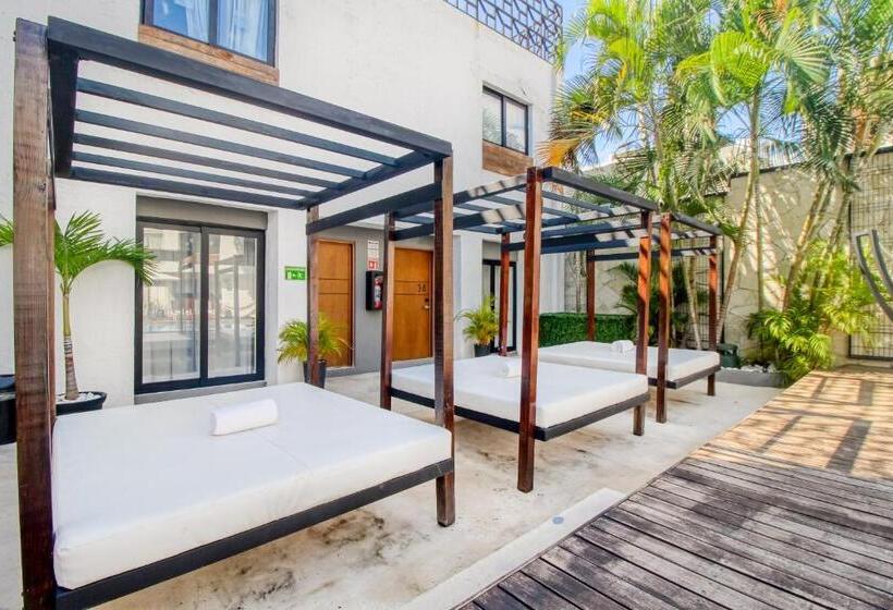 Seven Boutique Unit #36