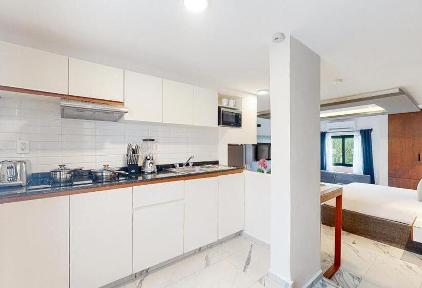 Seven Boutique Unit #36