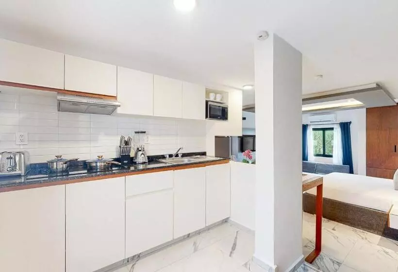 Seven Boutique Unit #36