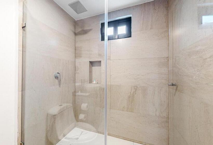 Seven Boutique Unit #36