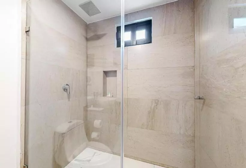 Seven Boutique Unit #36