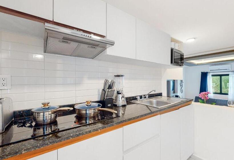 Seven Boutique Unit #36