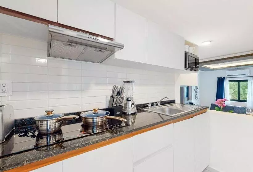 Seven Boutique Unit #36