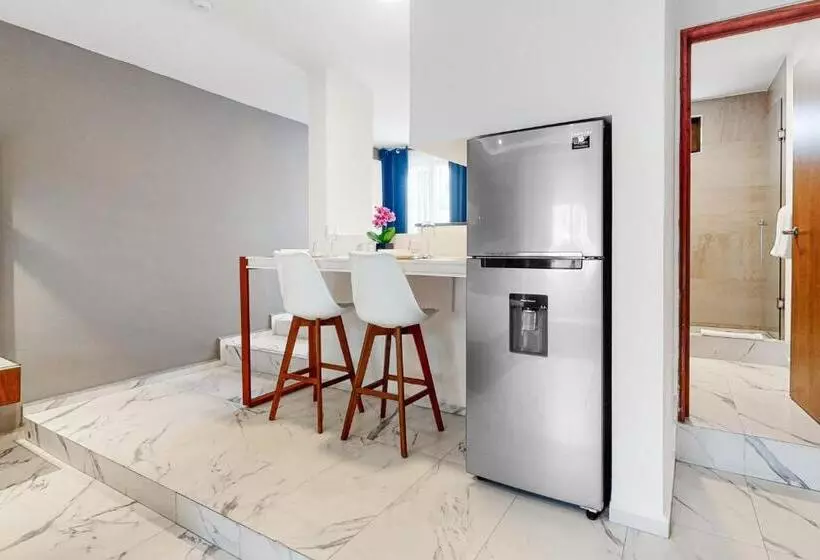 Seven Boutique Unit #36