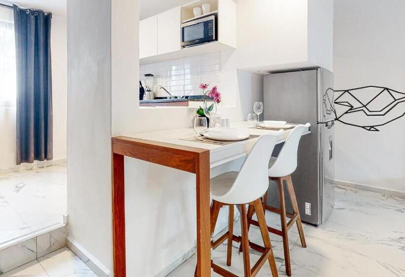 Seven Boutique Unit #36