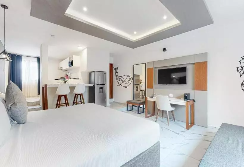 Seven Boutique Unit #36