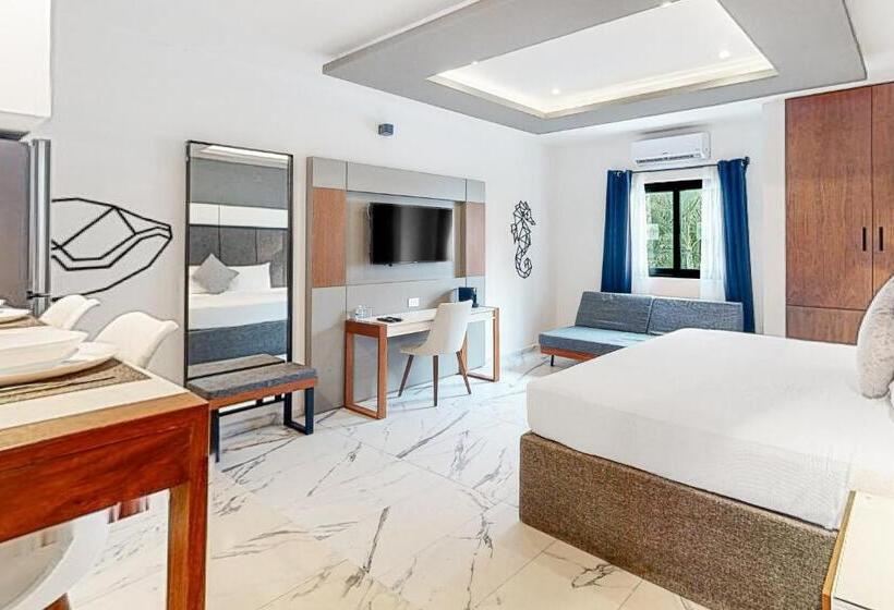 Seven Boutique Unit #36