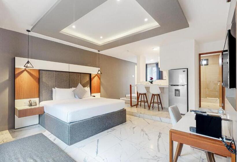 Seven Boutique Unit #36