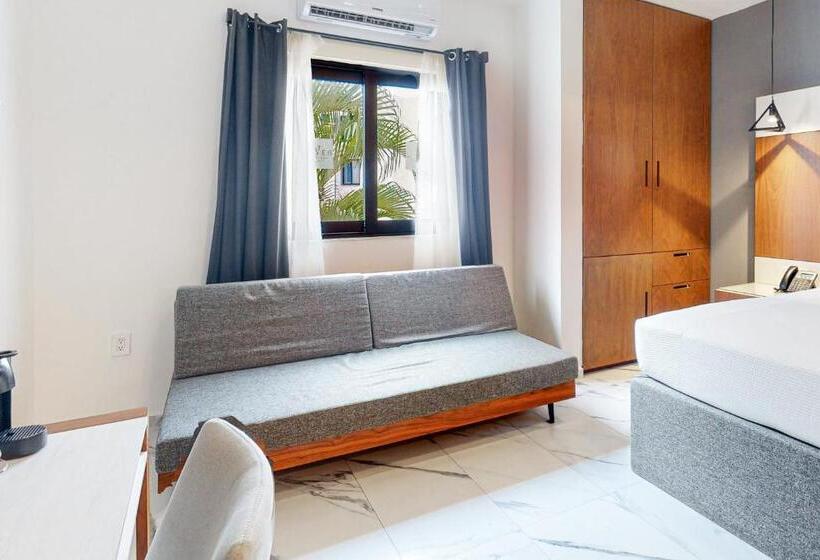 Seven Boutique Unit #36